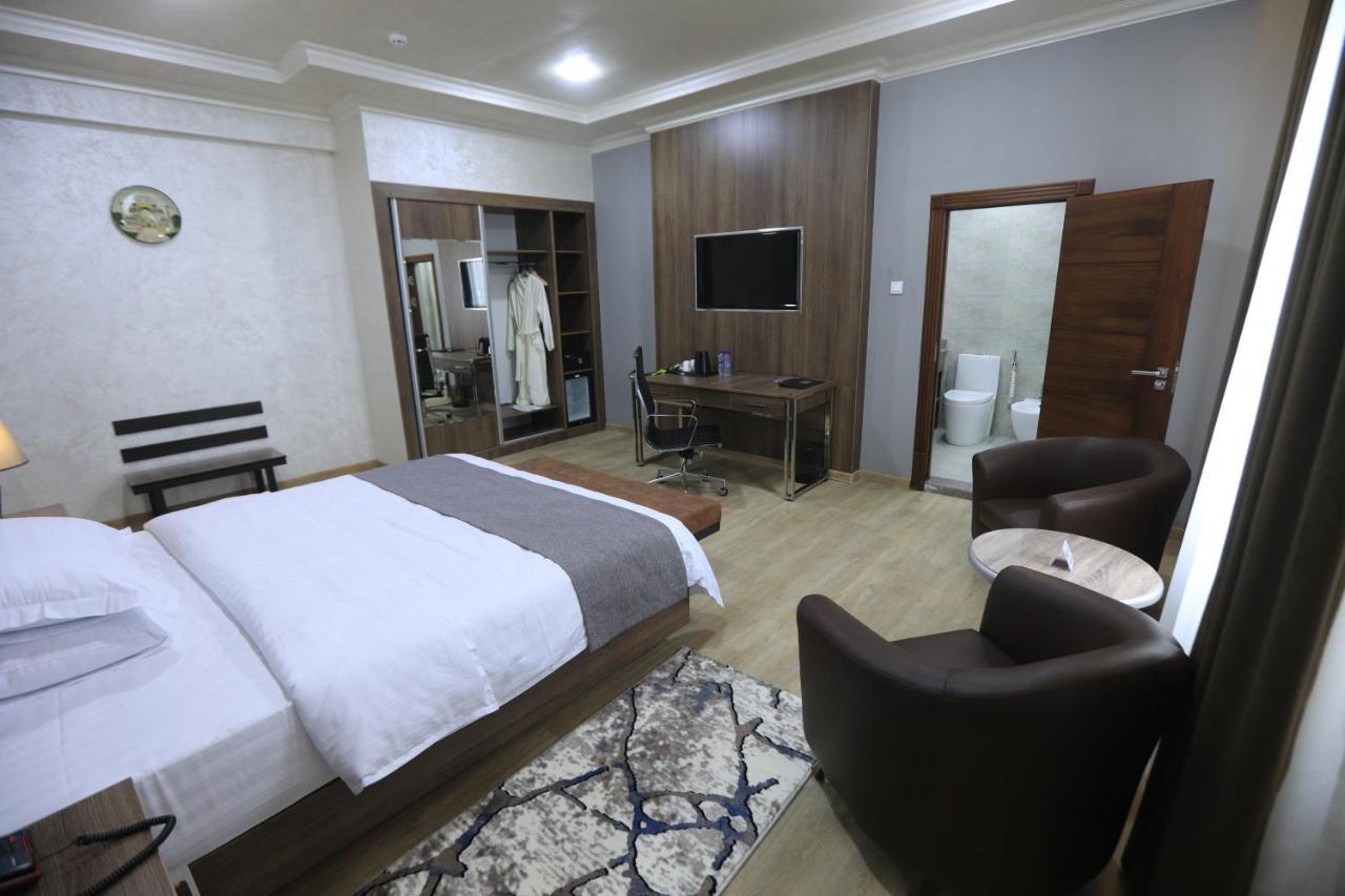 Chlnor Hotel Андижан Екстериор снимка