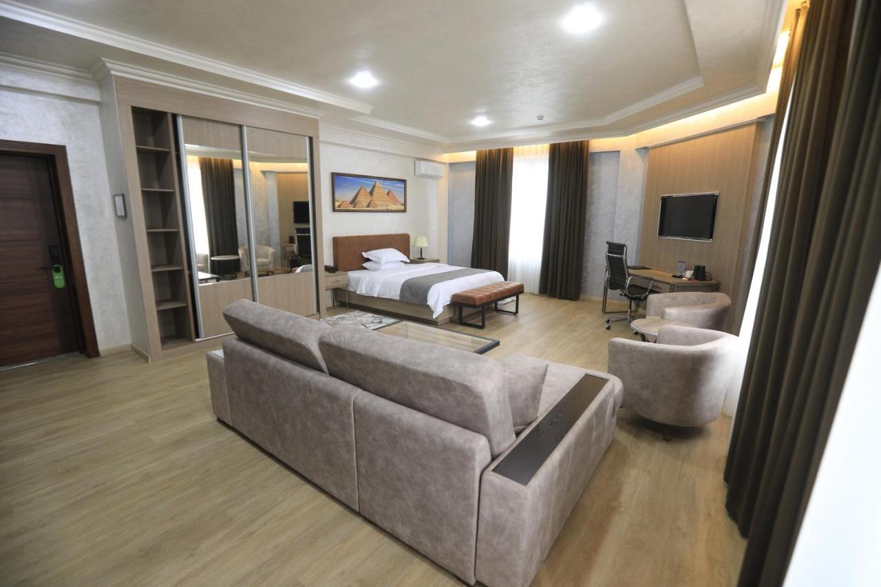 Chlnor Hotel Андижан Екстериор снимка