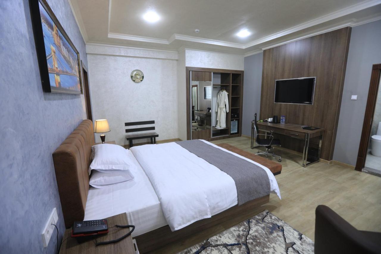 Chlnor Hotel Андижан Екстериор снимка