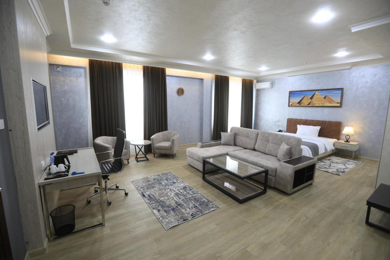 Chlnor Hotel Андижан Екстериор снимка