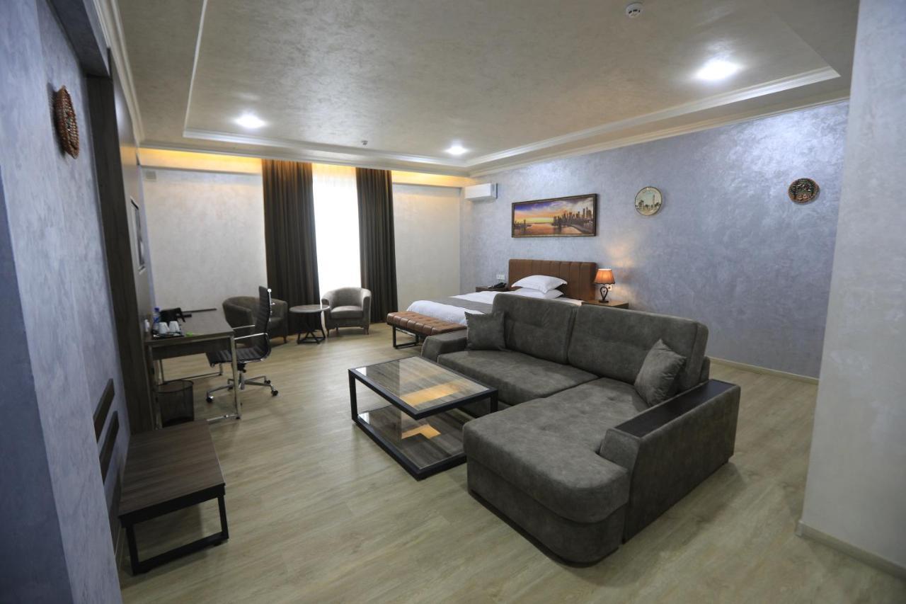 Chlnor Hotel Андижан Екстериор снимка