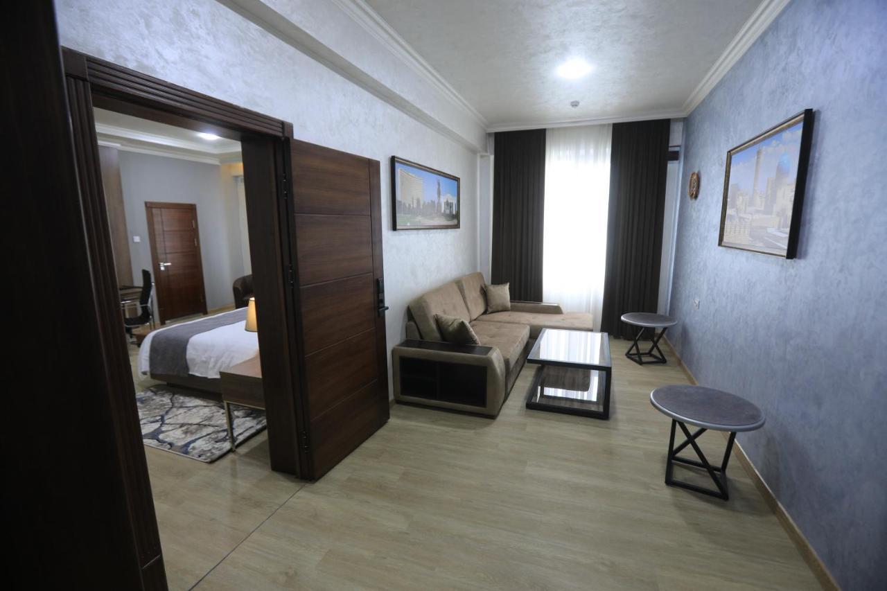 Chlnor Hotel Андижан Екстериор снимка