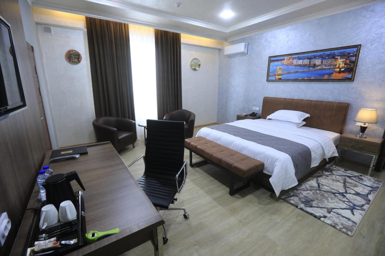 Chlnor Hotel Андижан Екстериор снимка