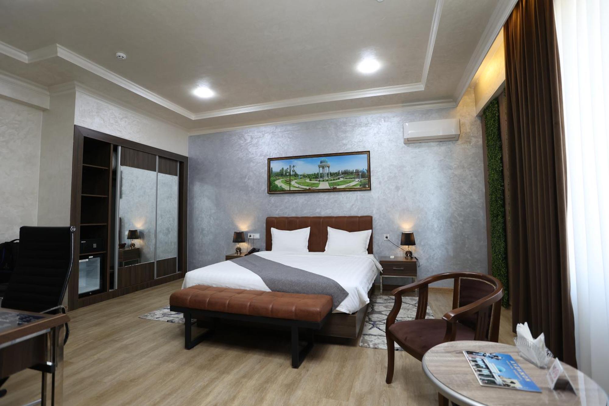 Chlnor Hotel Андижан Екстериор снимка