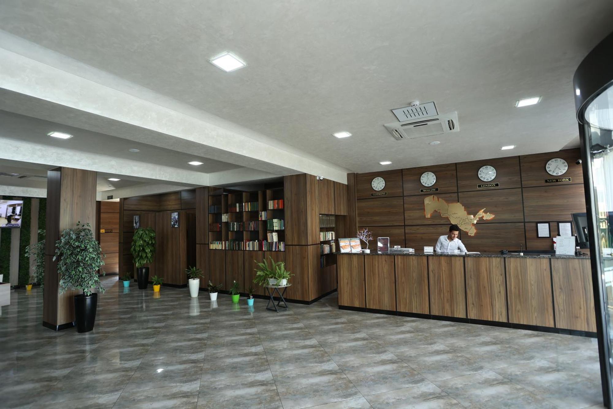 Chlnor Hotel Андижан Екстериор снимка